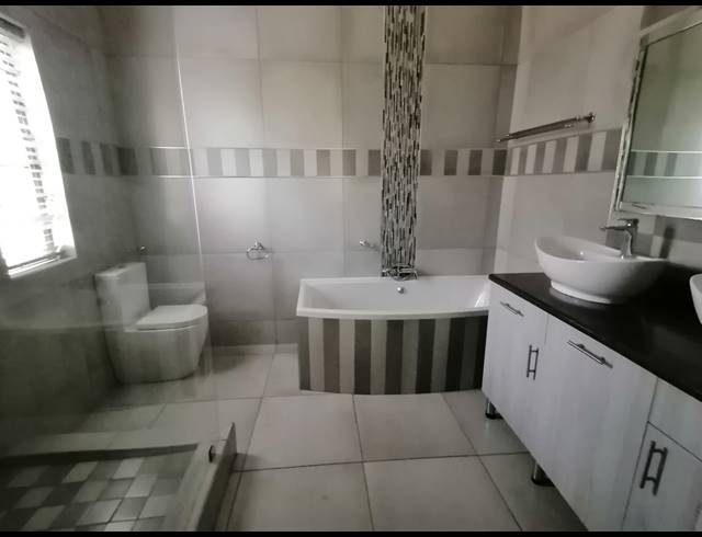 3 BEDROOM HOUSE FOR SALE IN GEELHOUTPARK